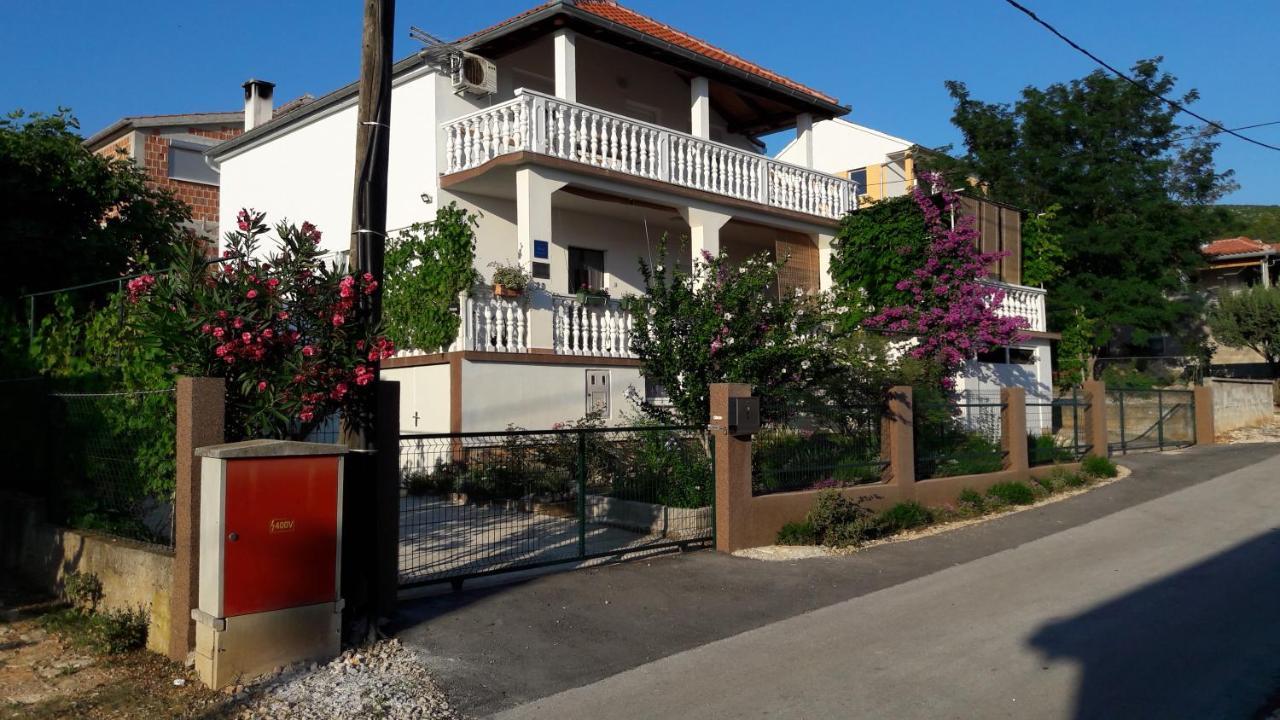 Apartment Ana Gornji Karin Exterior foto