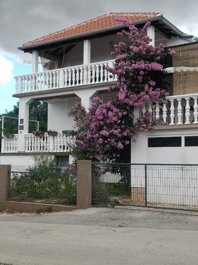 Apartment Ana Gornji Karin Exterior foto